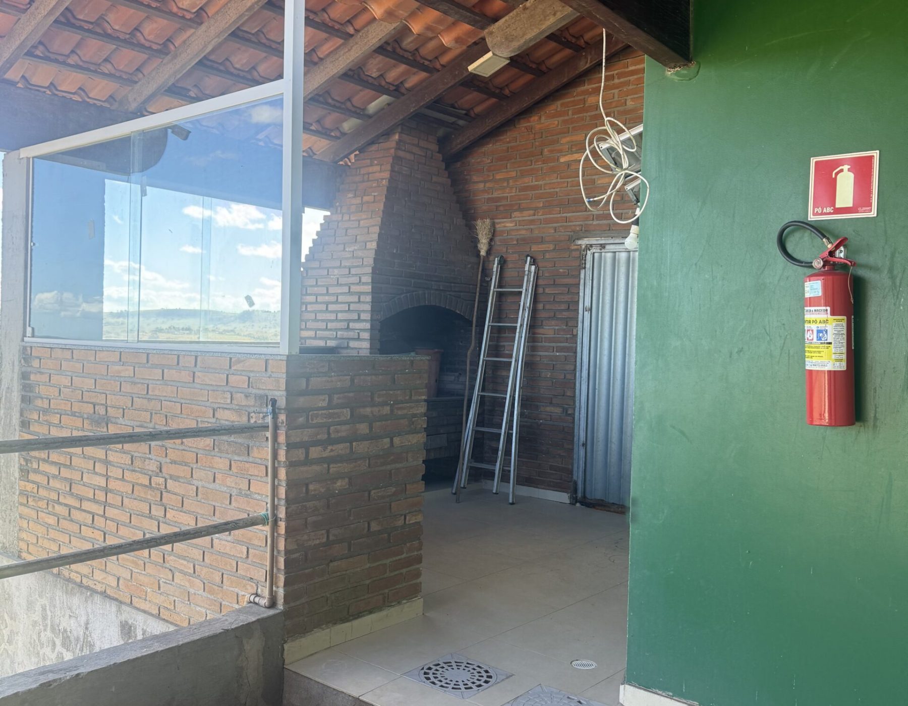 Churrascaria prédio comercialIgreja Nova