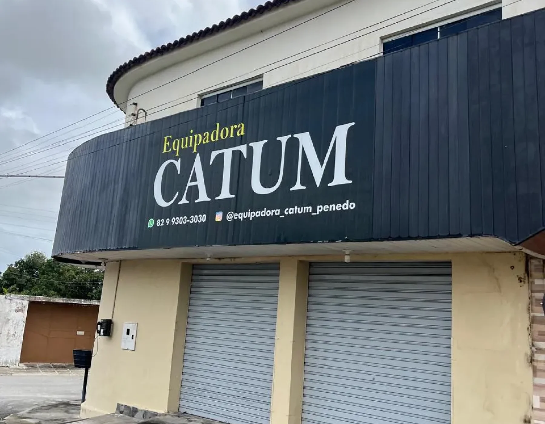 Fachada-Predio-Comercial-com-Casa-Santa-Luzia.