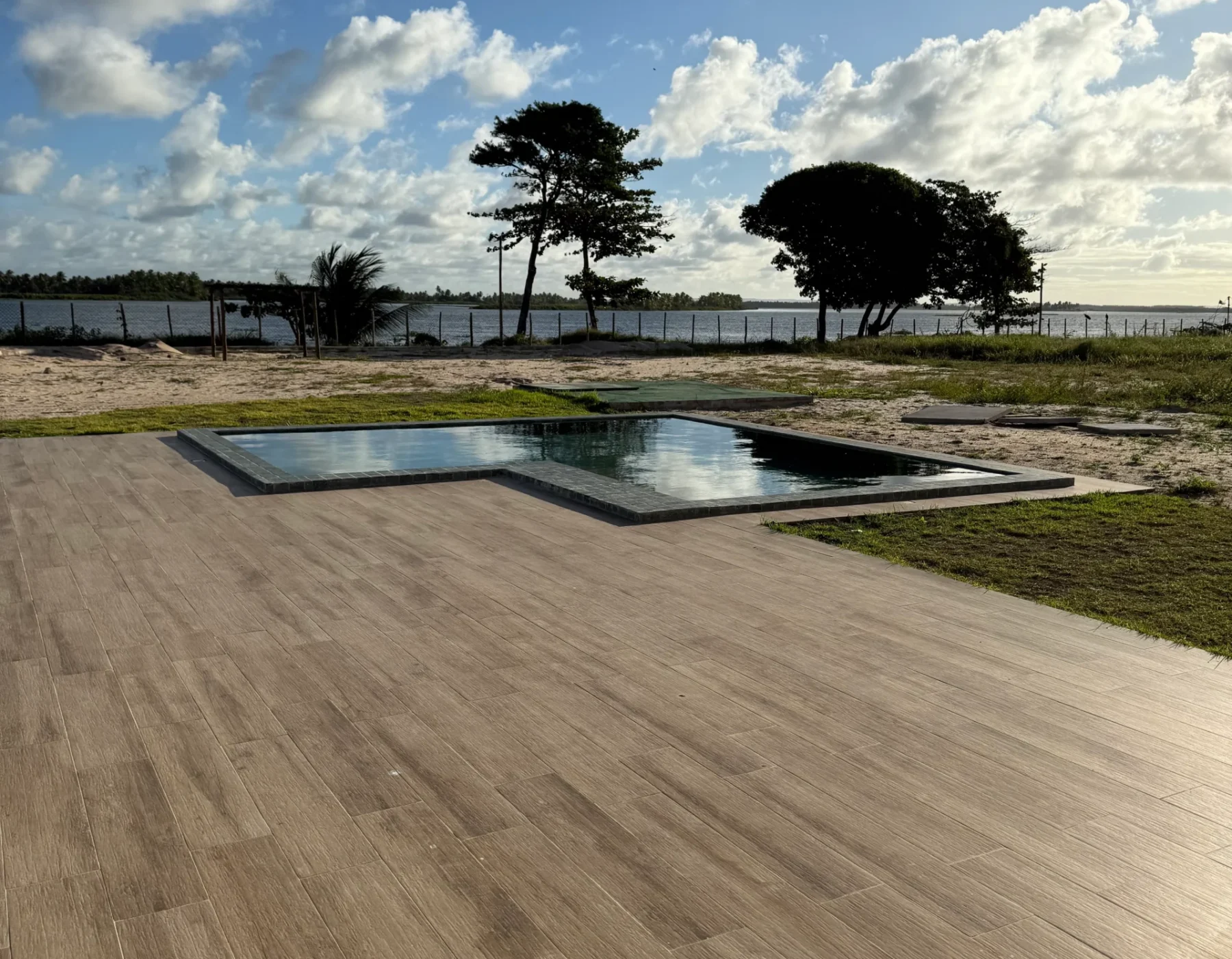 Área livre com piscina terreno Foz do São Francisco